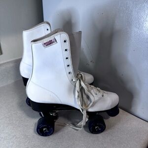 White Roller Derby Skates with Blue Wheels size 9 made in Taiwan vintage